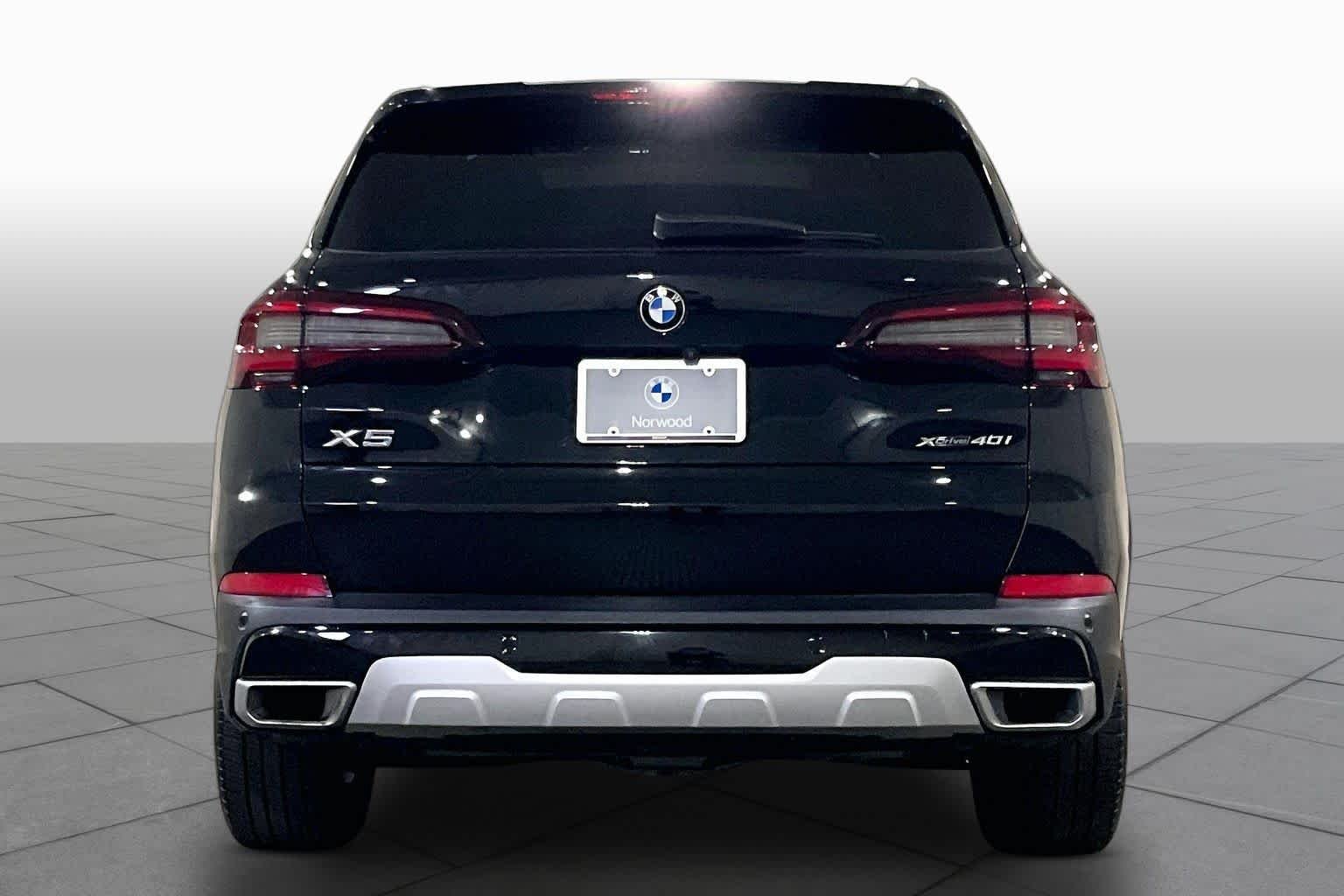 Used 2022 Jet Black BMW xDrive40i image 4