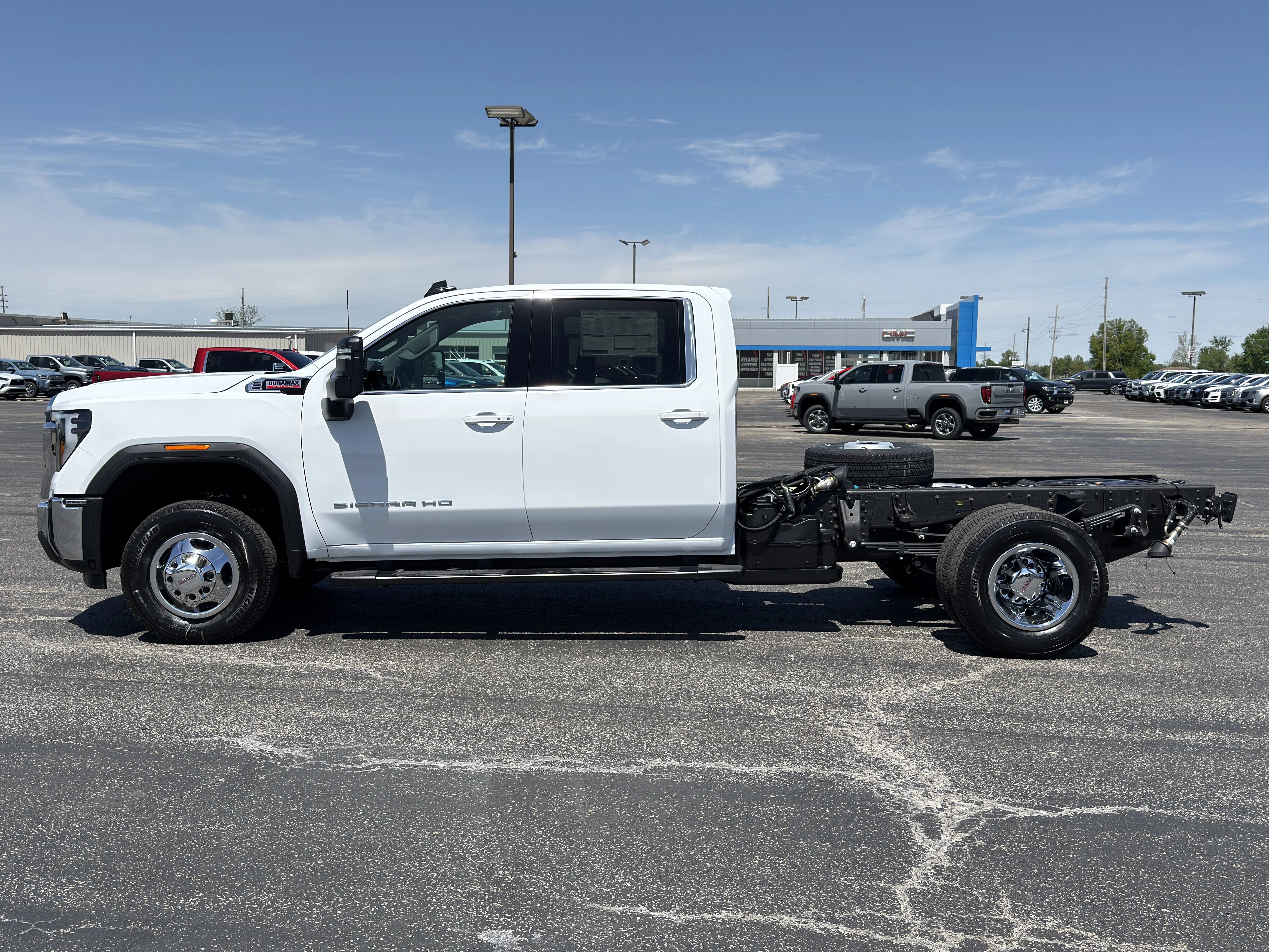 2026 GMC Sierra 3500 Chassis Cab SLE - Photo 8