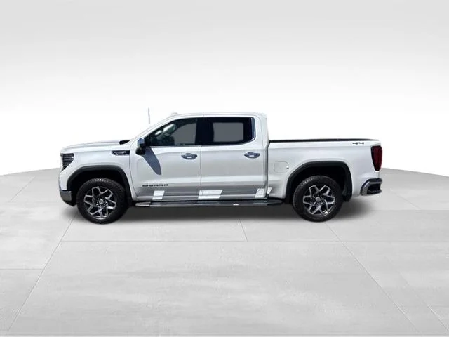 Used 2023 White GMC SLT image 4
