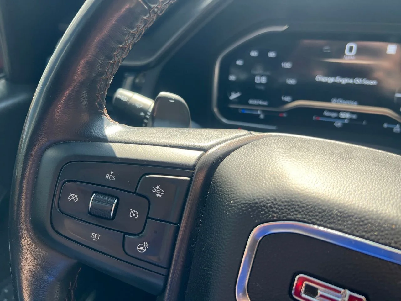 Used 2023 Red GMC AT4 image 31