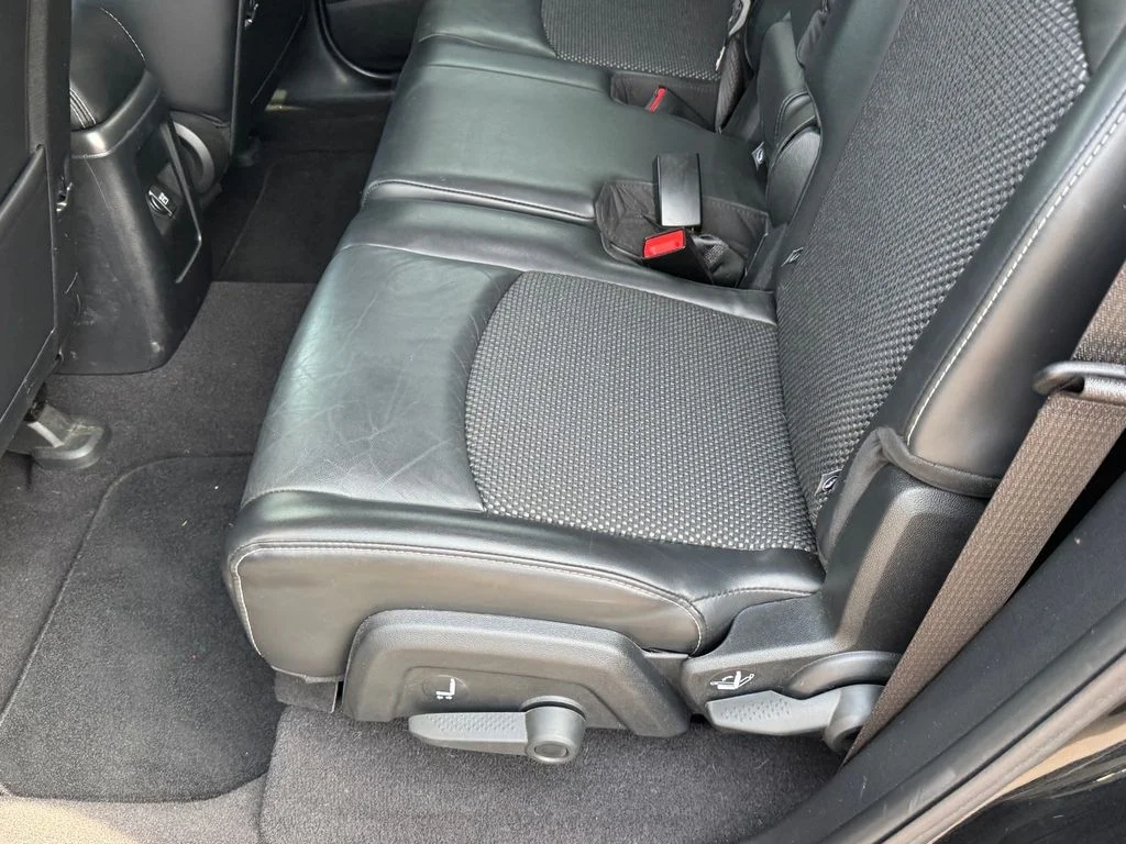 Used 2018 Black Dodge Crossroad image 9