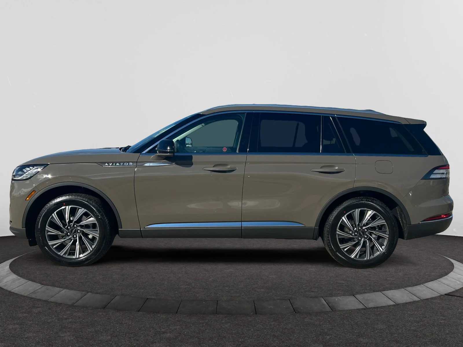 New 2026 Harbour Grey Clearcoat Lincoln Premiere image 2
