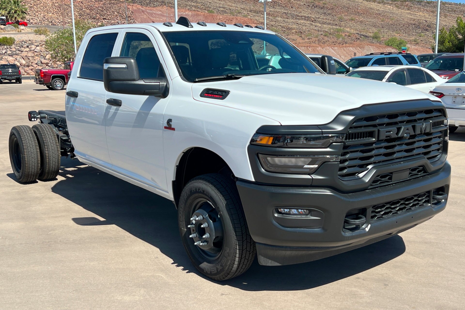 New 2026 Bright White Clear-Coat Exterior Paint RAM Tradesman image 8