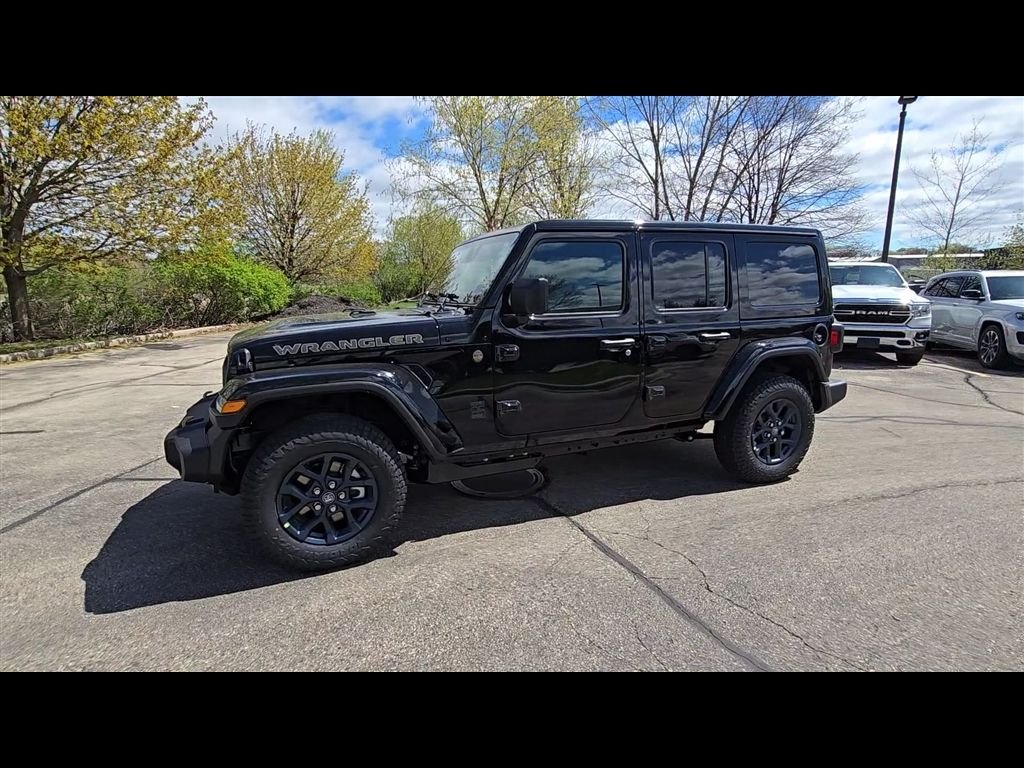 New 2026 Black Clear-Coat Exterior Paint Jeep 85th Anniversary Edition image 4
