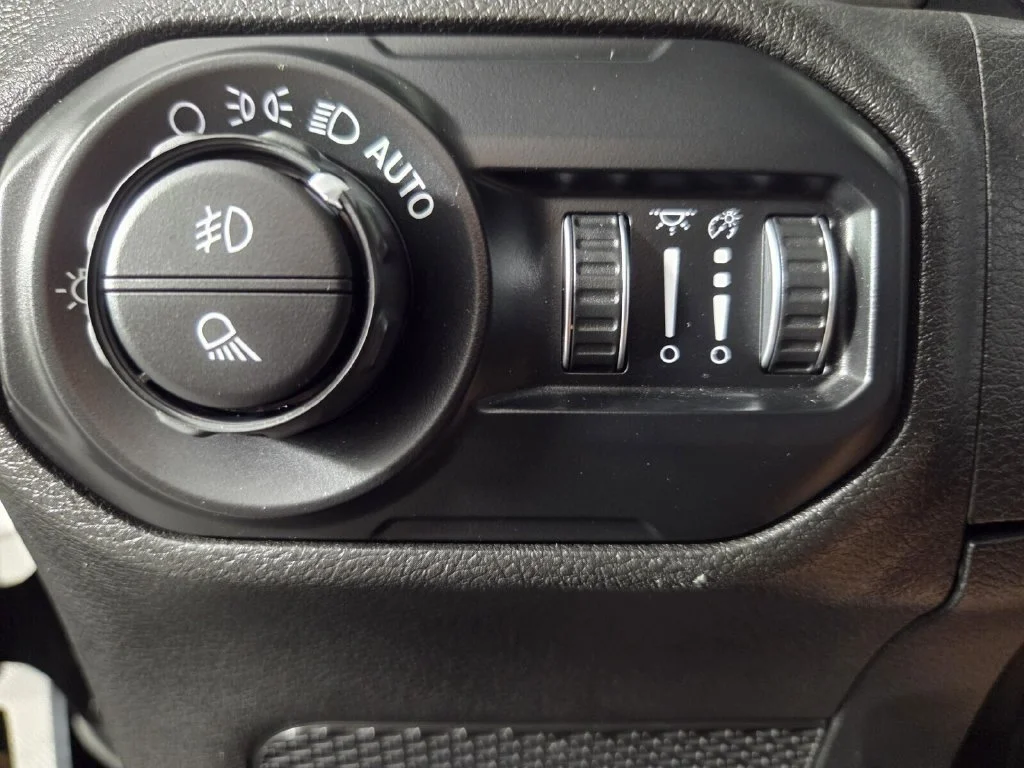 Used 2020 Black Clearcoat Jeep Sport S image 19