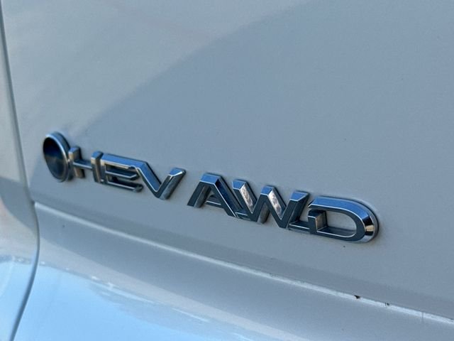 Used 2025 White Toyota XLE image 9