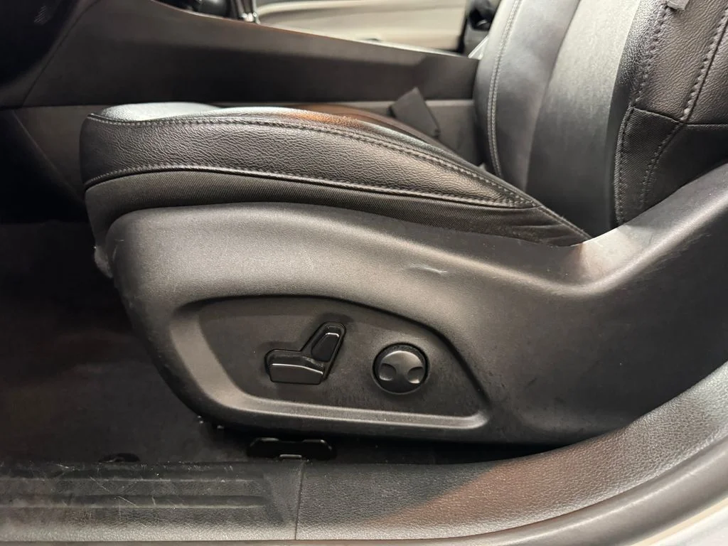 Used 2025 Silver Jeep Limited image 16