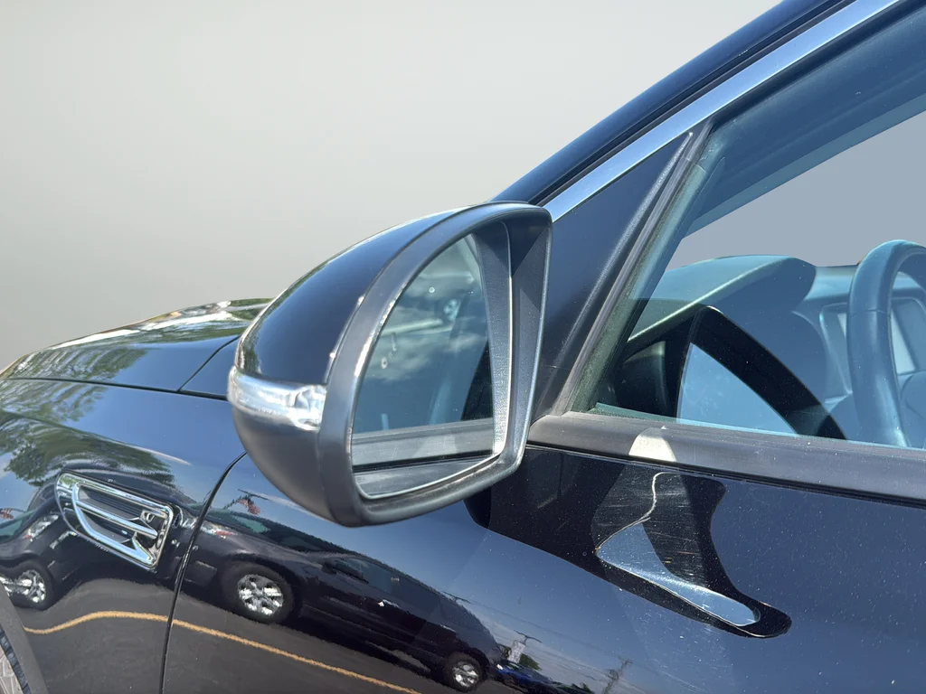 Used 2018 Black Kia S image 32