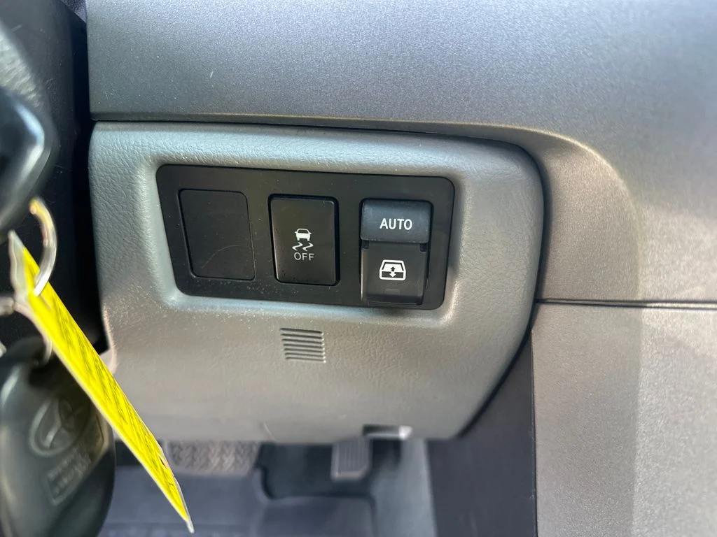 Used 2017 Black Toyota Platinum image 26