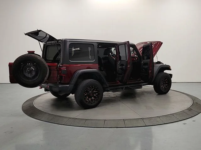 Used 2021  Jeep Unlimited Rubicon image 13