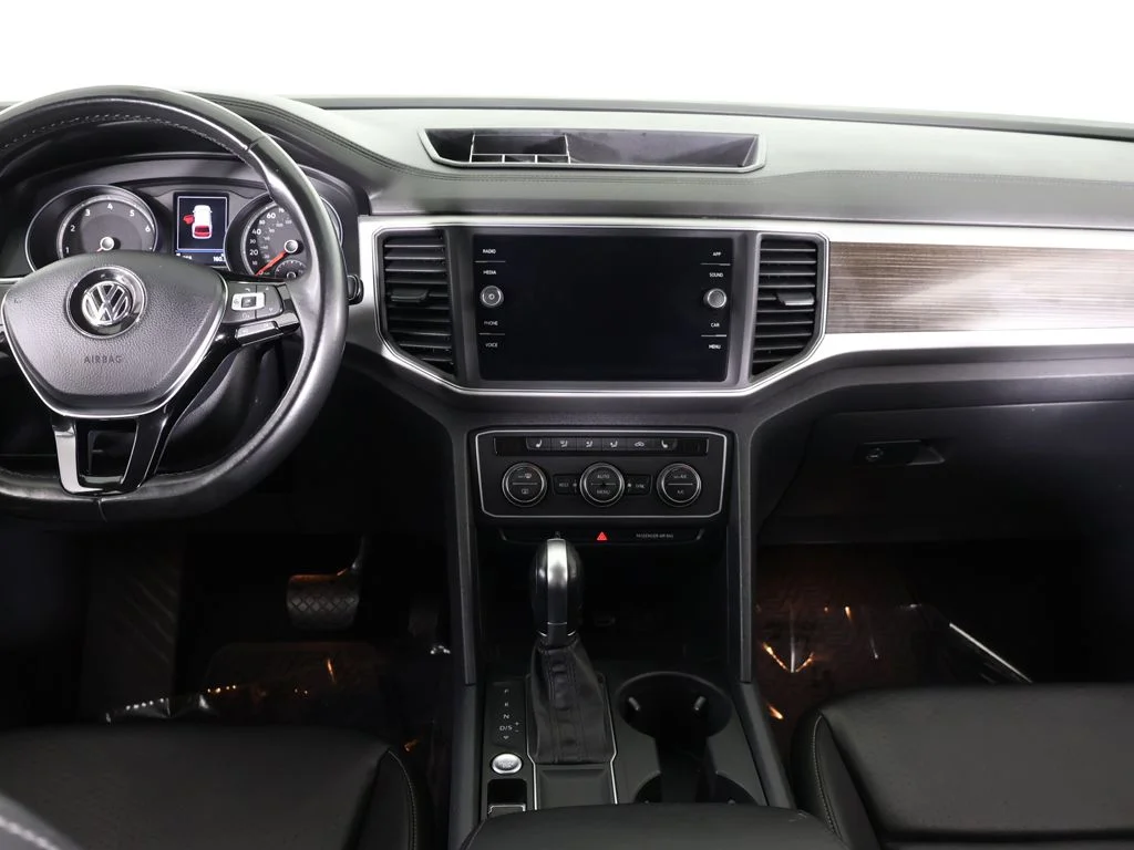 Used 2018 Platinum Gray Metallic Volkswagen 3.6L V6 SE image 39