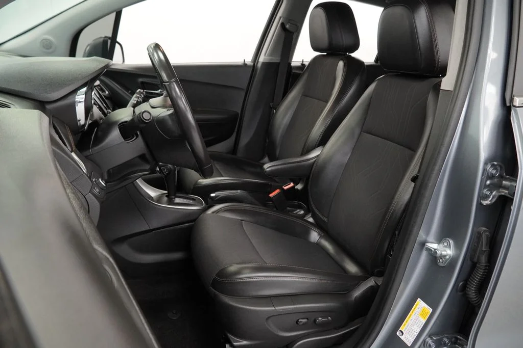Used 2019 Gray Chevrolet LT image 6