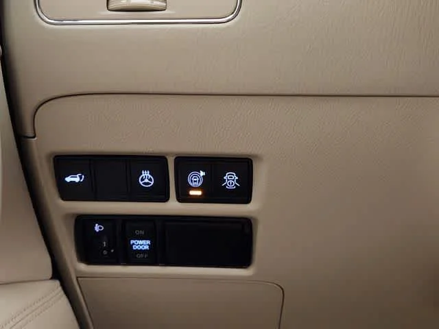 Used 2020 Moonstone White INFINITI LUXE image 21
