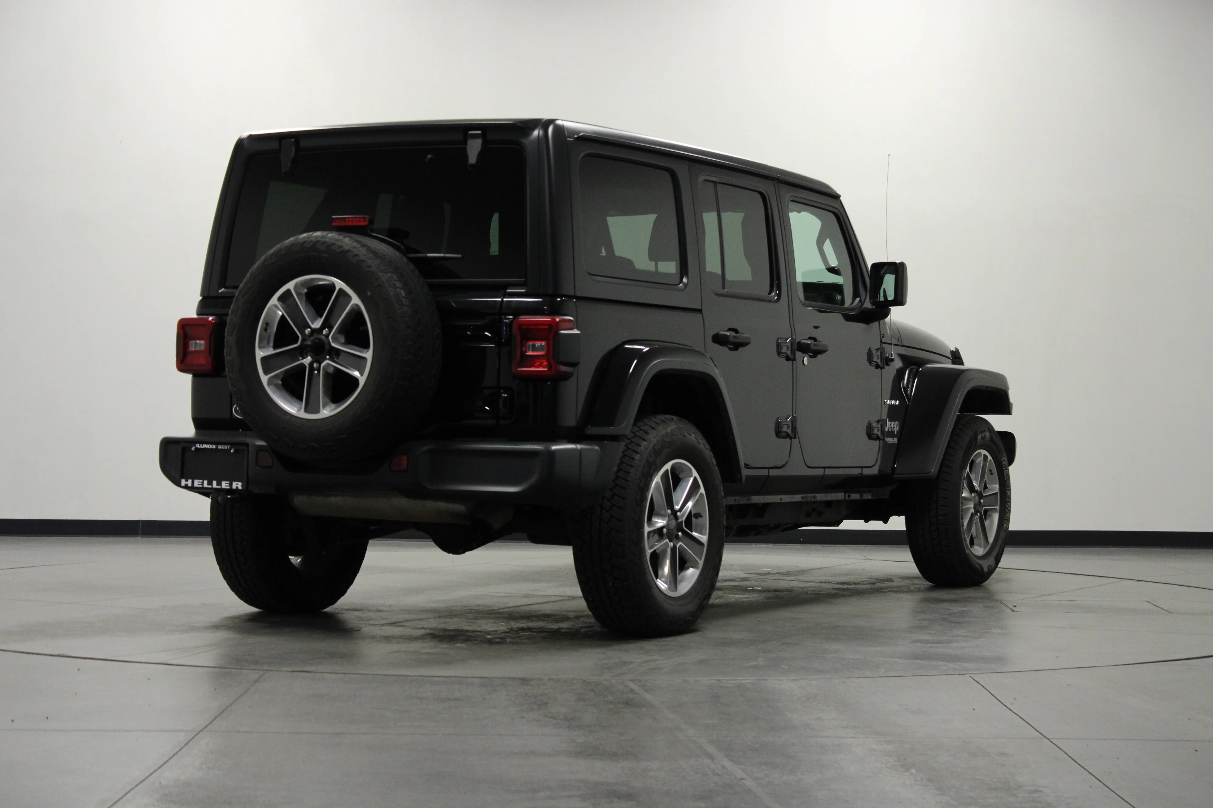 Used 2018 Black Clearcoat Jeep Sahara image 4