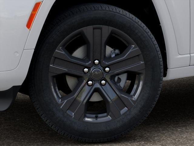 New 2027 Bright White Clear-Coat Paint Jeep Limited Reserve image 28
