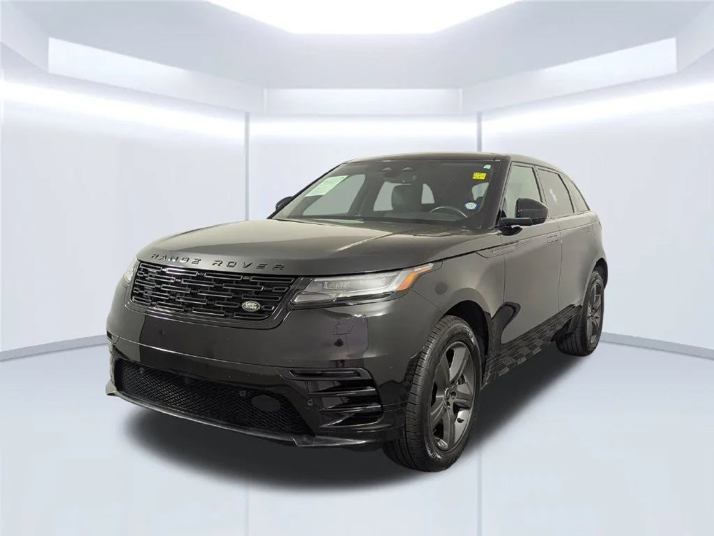 Certified Used 2025 Black Land Rover Dynamic SE image 2