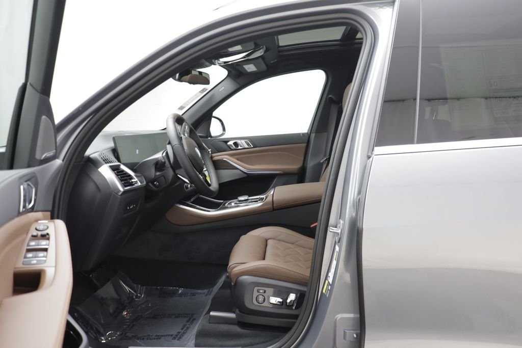 New 2026 Skyscraper Grey Metallic BMW xDrive50e image 7