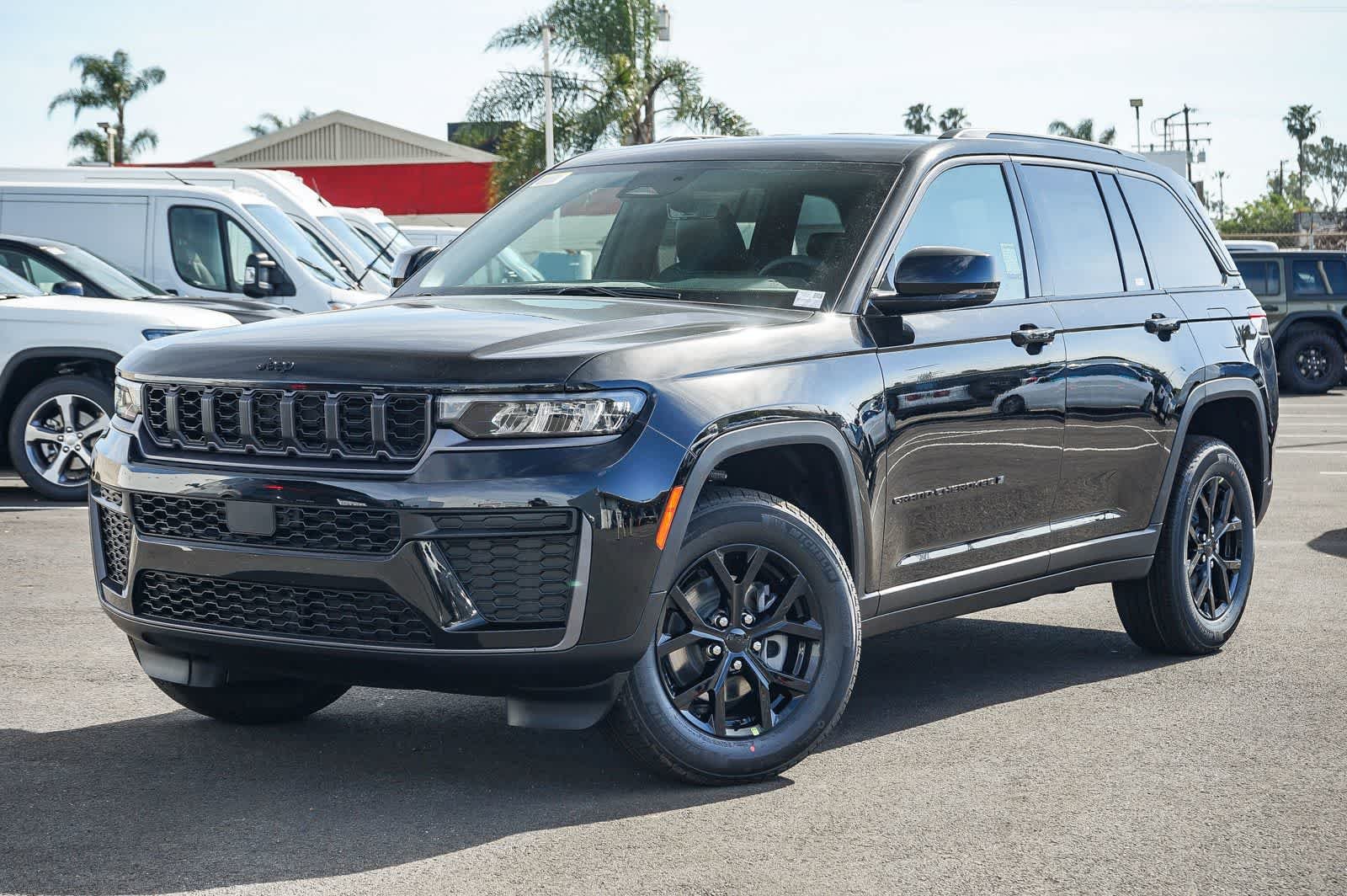 2026 Jeep Grand Cherokee Laredo Altitude