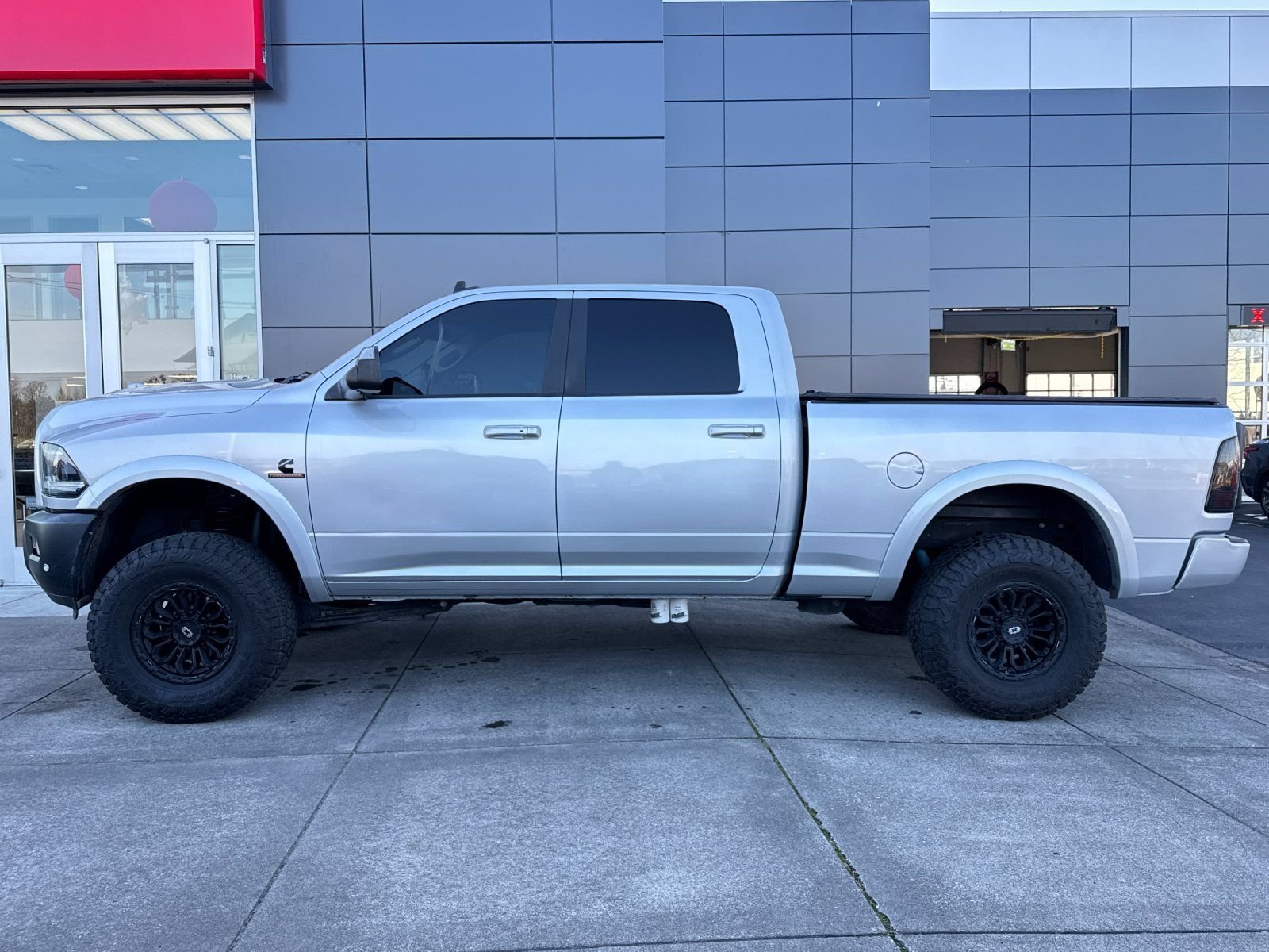 Used 2018 Bright Silver Clearcoat Metallic Ram Laramie image 6