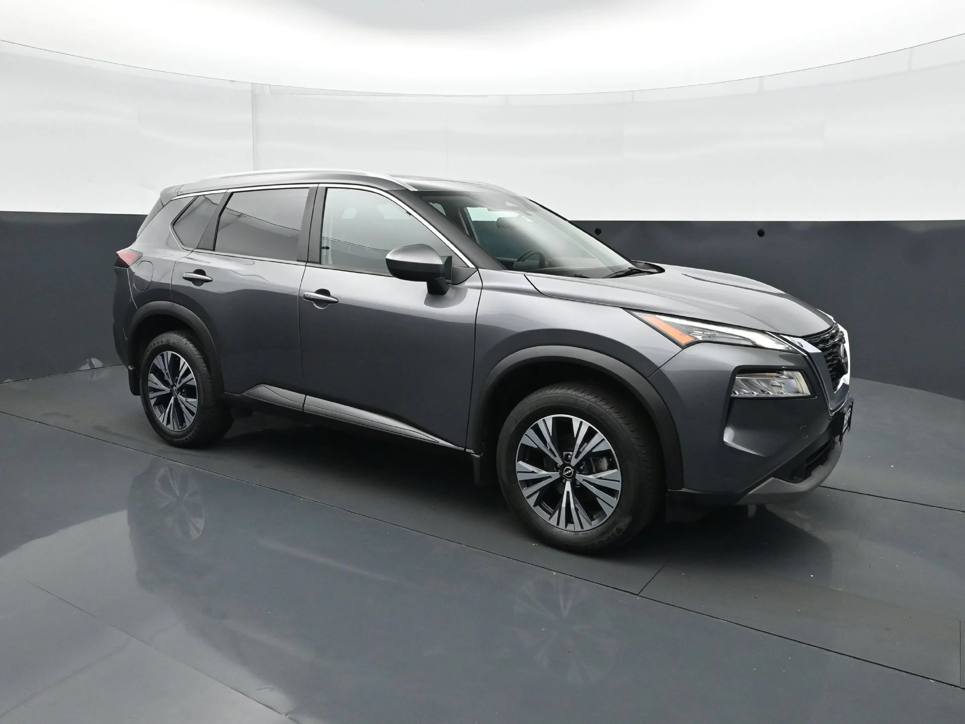 Used 2023 Gun Metallic Nissan SV image 10