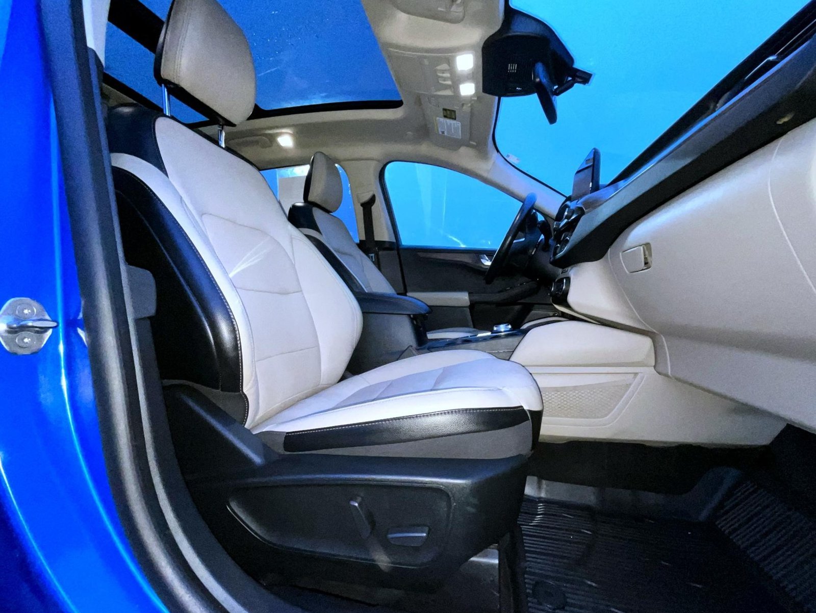 Used 2020 Blue Ford Titanium image 18