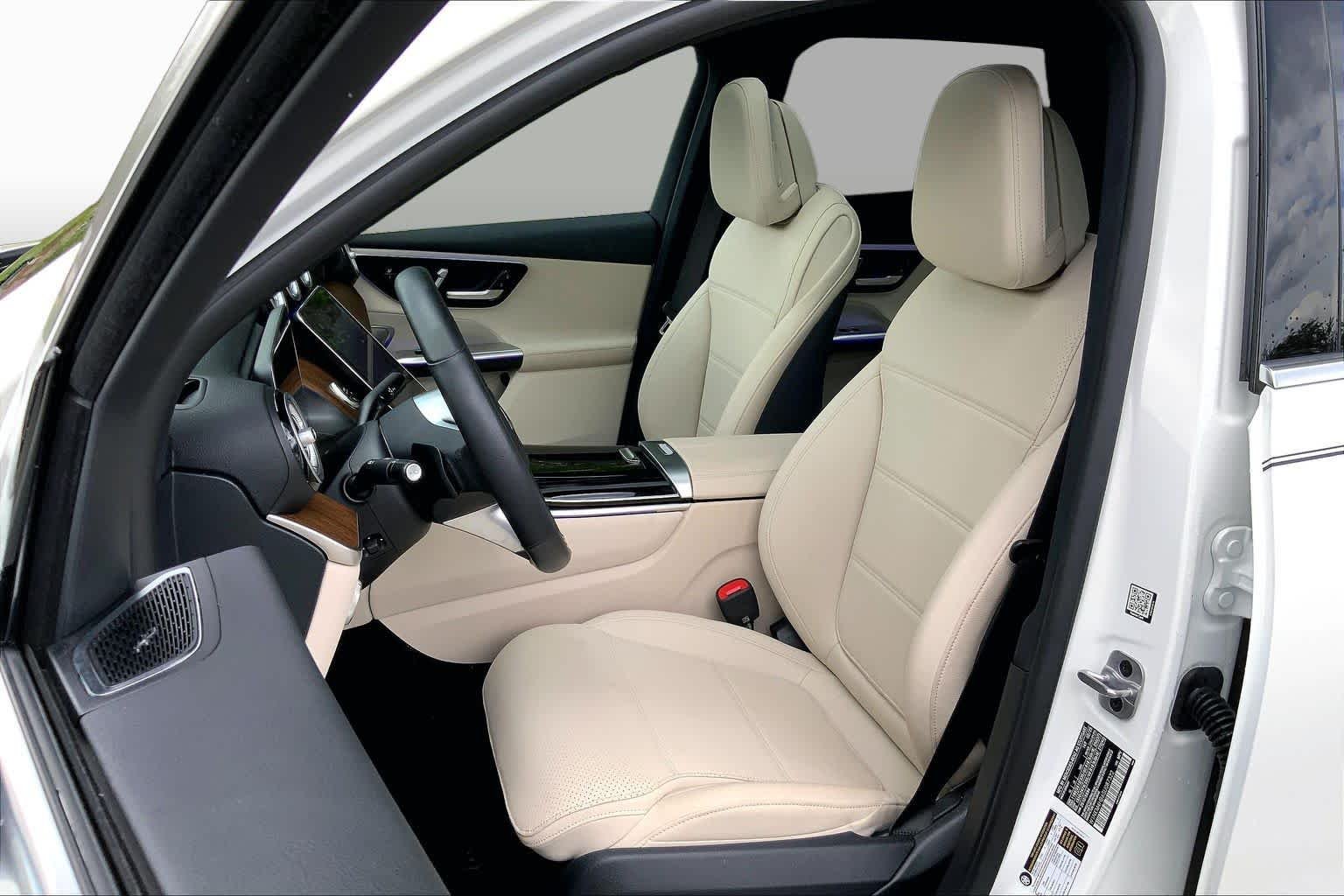 Certified Used 2025 Polar White Mercedes-Benz GLC 300 image 9