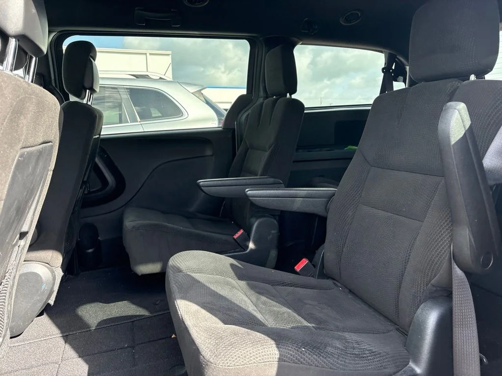 Used 2017 Gray Dodge SE Plus image 6