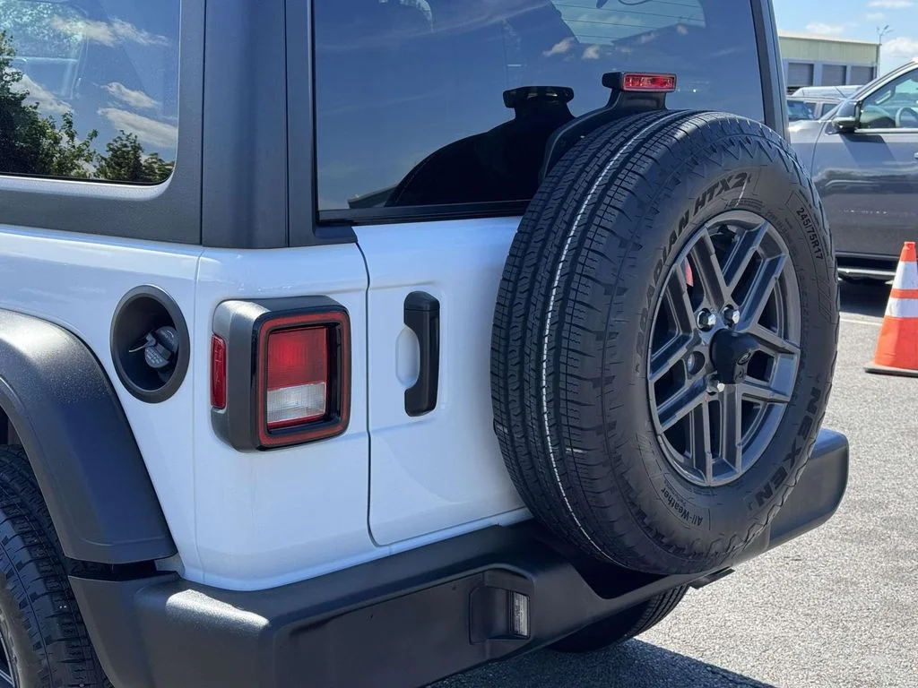 Used 2024 White Jeep Sport S image 10