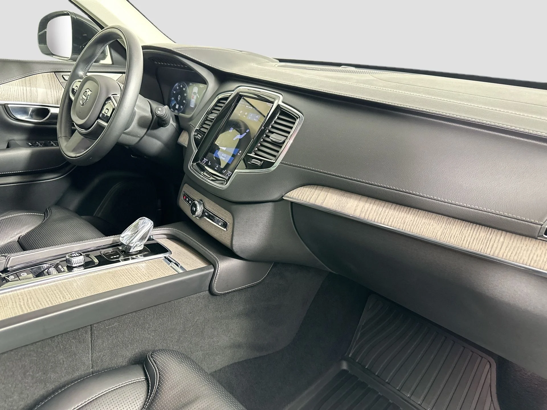 Used 2021  Volvo T8 Inscription 7 Passenger image 32