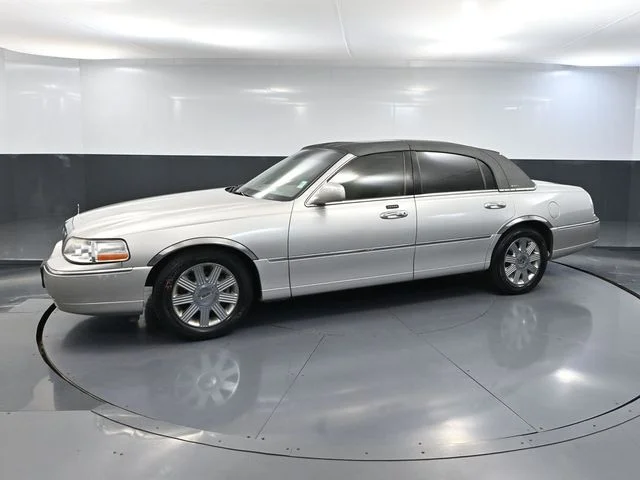 2004 Lincoln Town Car Ultimate - Photo 9
