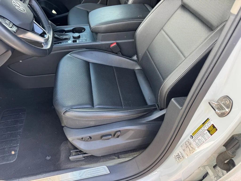 Used 2021 White Volkswagen 3.6L V6 SE w/Technology image 6