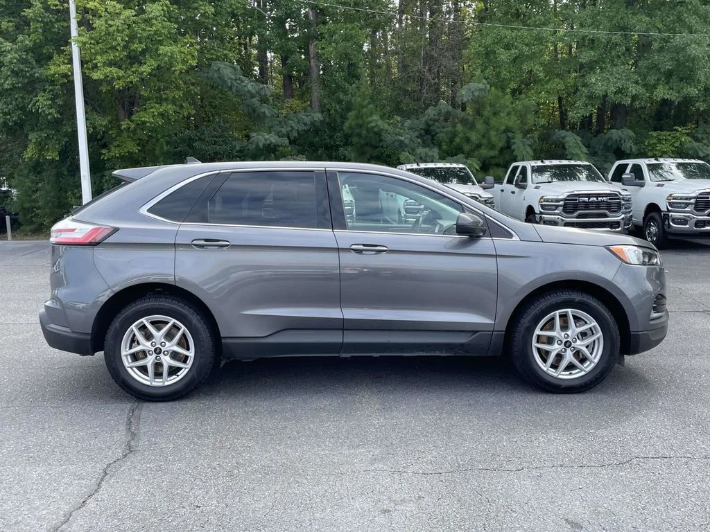 Used 2024 Gray Ford SEL image 9