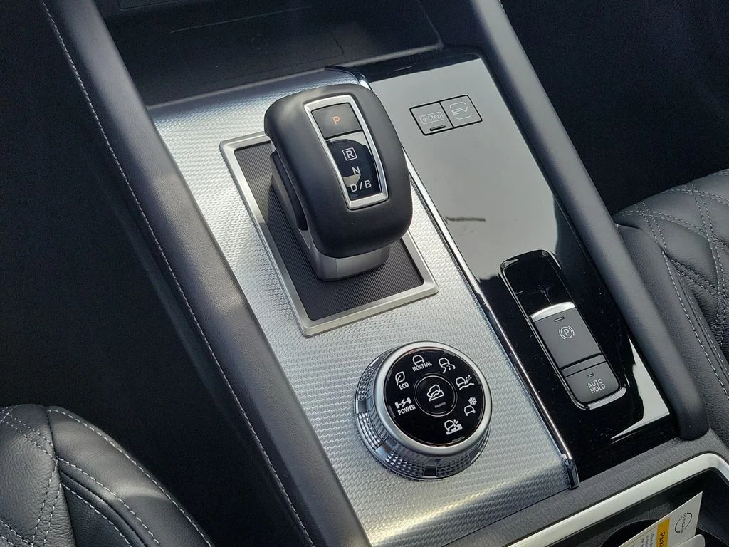 New 2026 White Nissan Platinum image 32