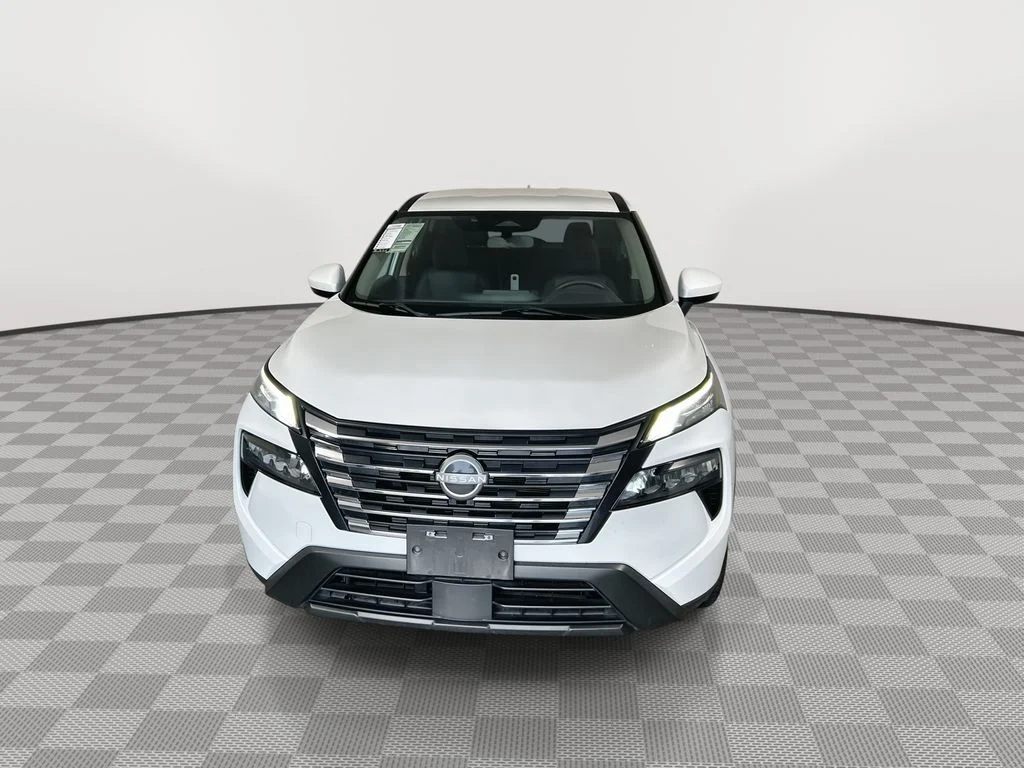 Certified Used 2024 White Nissan SV image 3