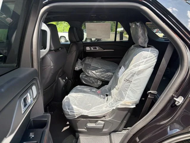 New 2026 Agate Black Metallic Ford ST image 13