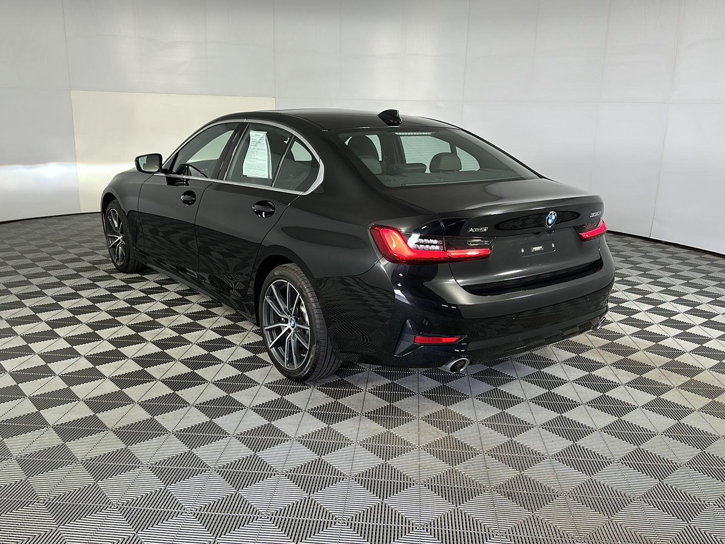 Used 2020 Black Sapphire Metallic BMW 330i xDrive image 31