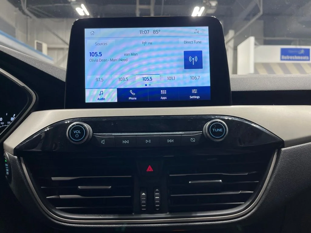 Used 2022 Gray Metallic Ford SE image 25