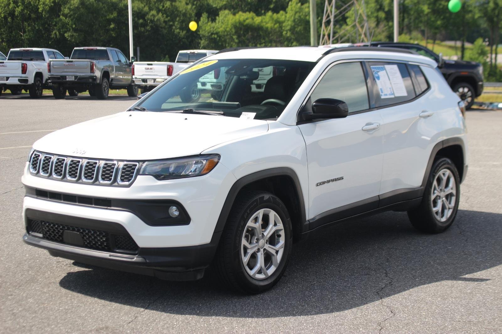 Used 2024 White Jeep Latitude image 3