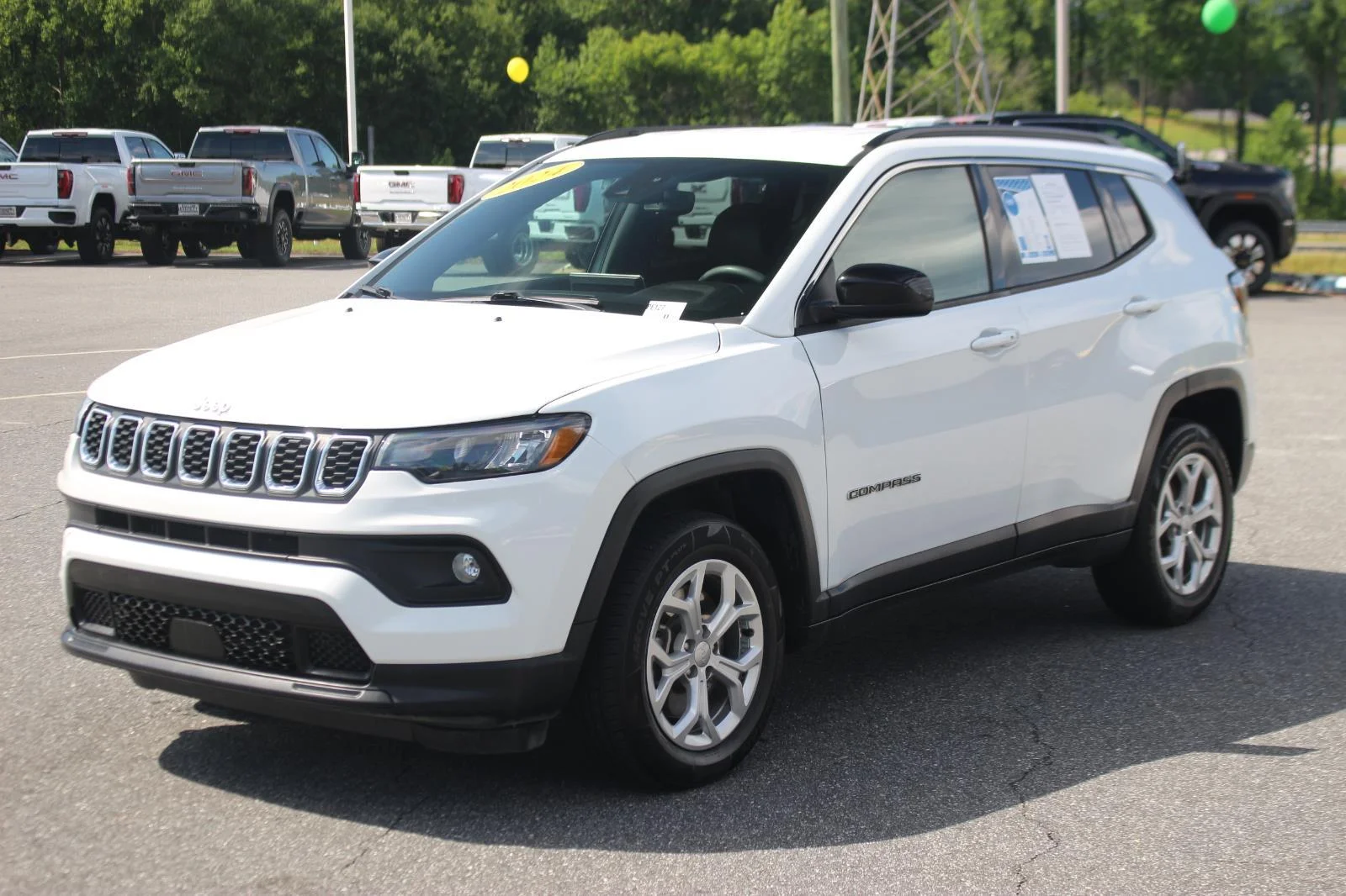 Used 2024 White Jeep Latitude image 3