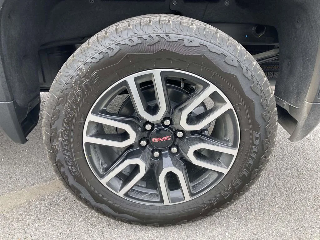 New 2026 Summit White GMC AT4 image 10