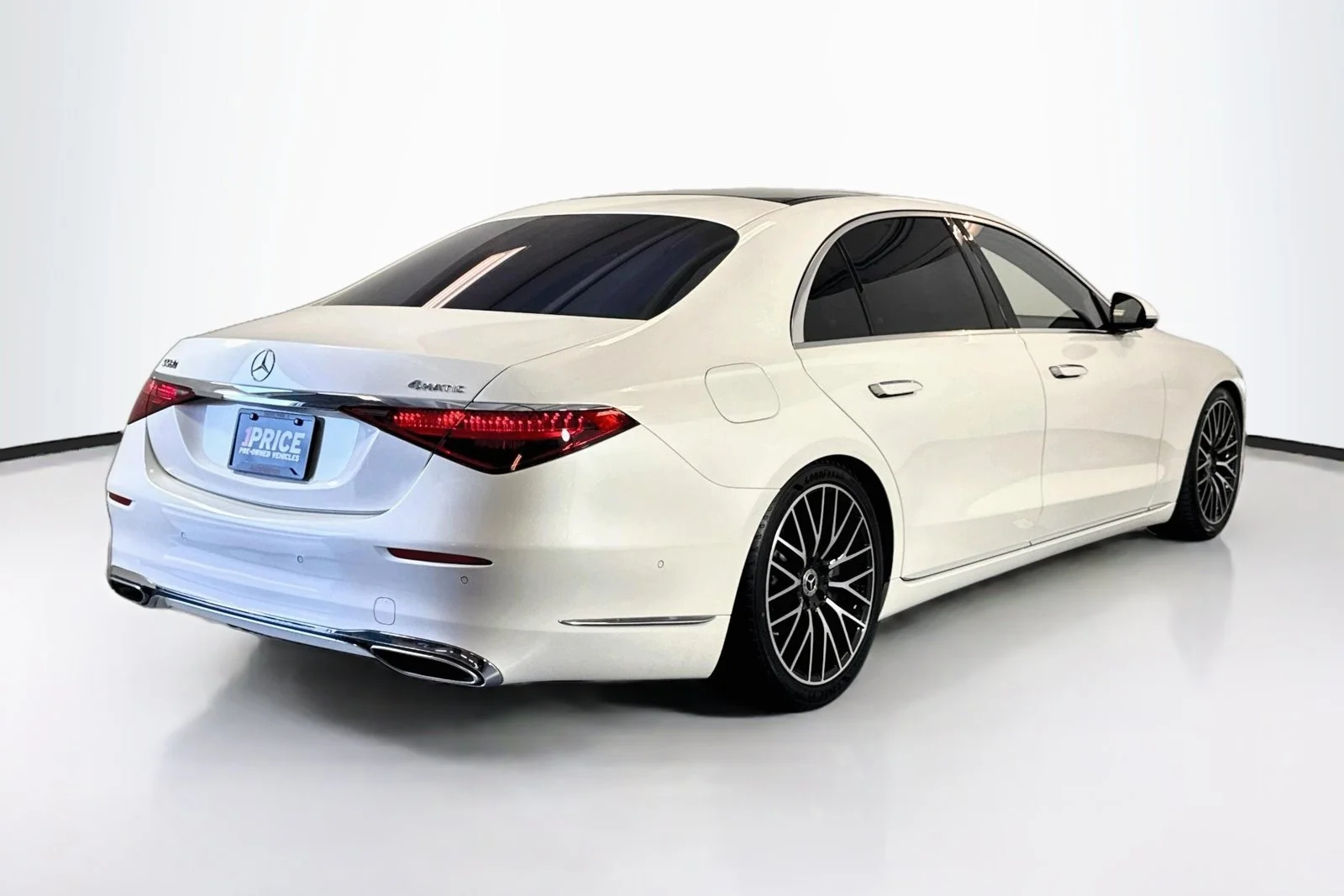 Used 2023 Manufaktur Diamond White Mercedes-Benz S 580 image 5