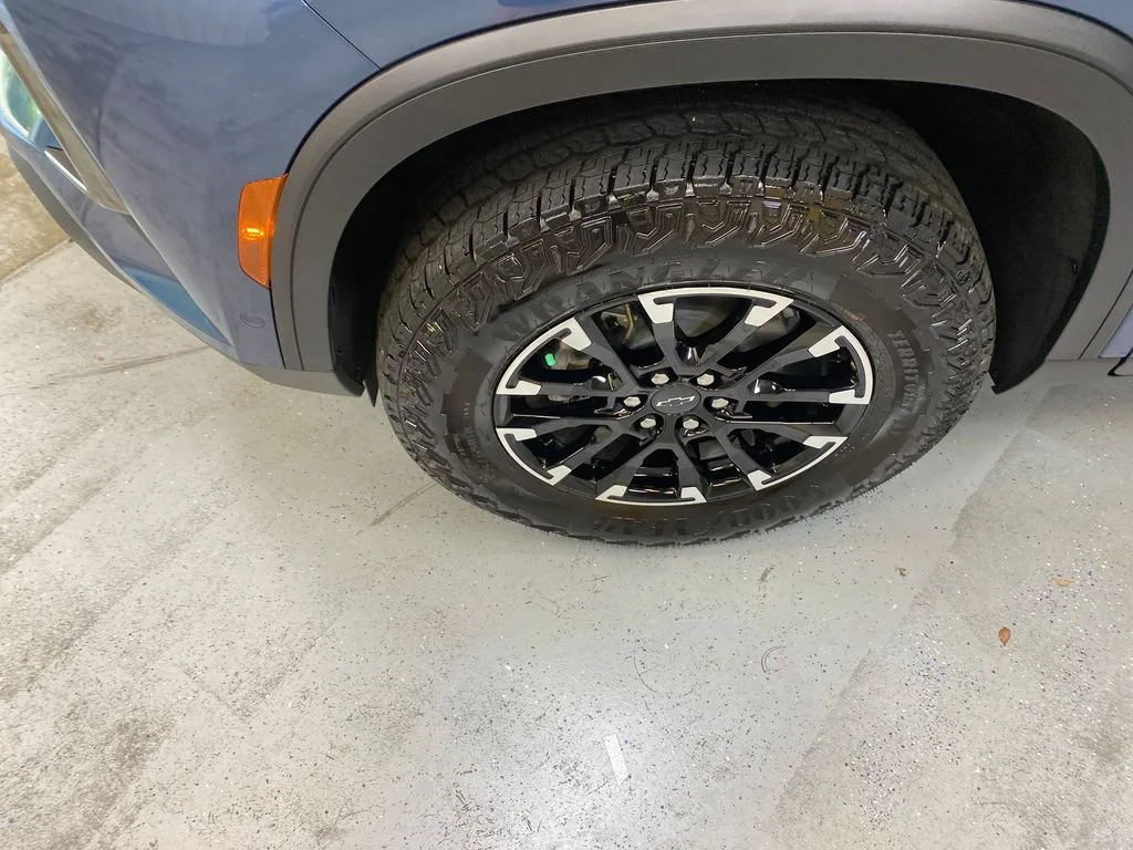 Used 2026 Blue Chevrolet Z71 image 11