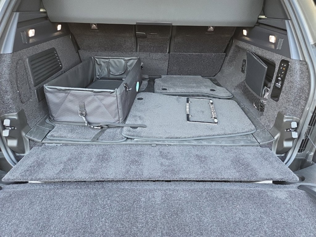 Certified Used 2024 Gold Land Rover Autobiography image 18