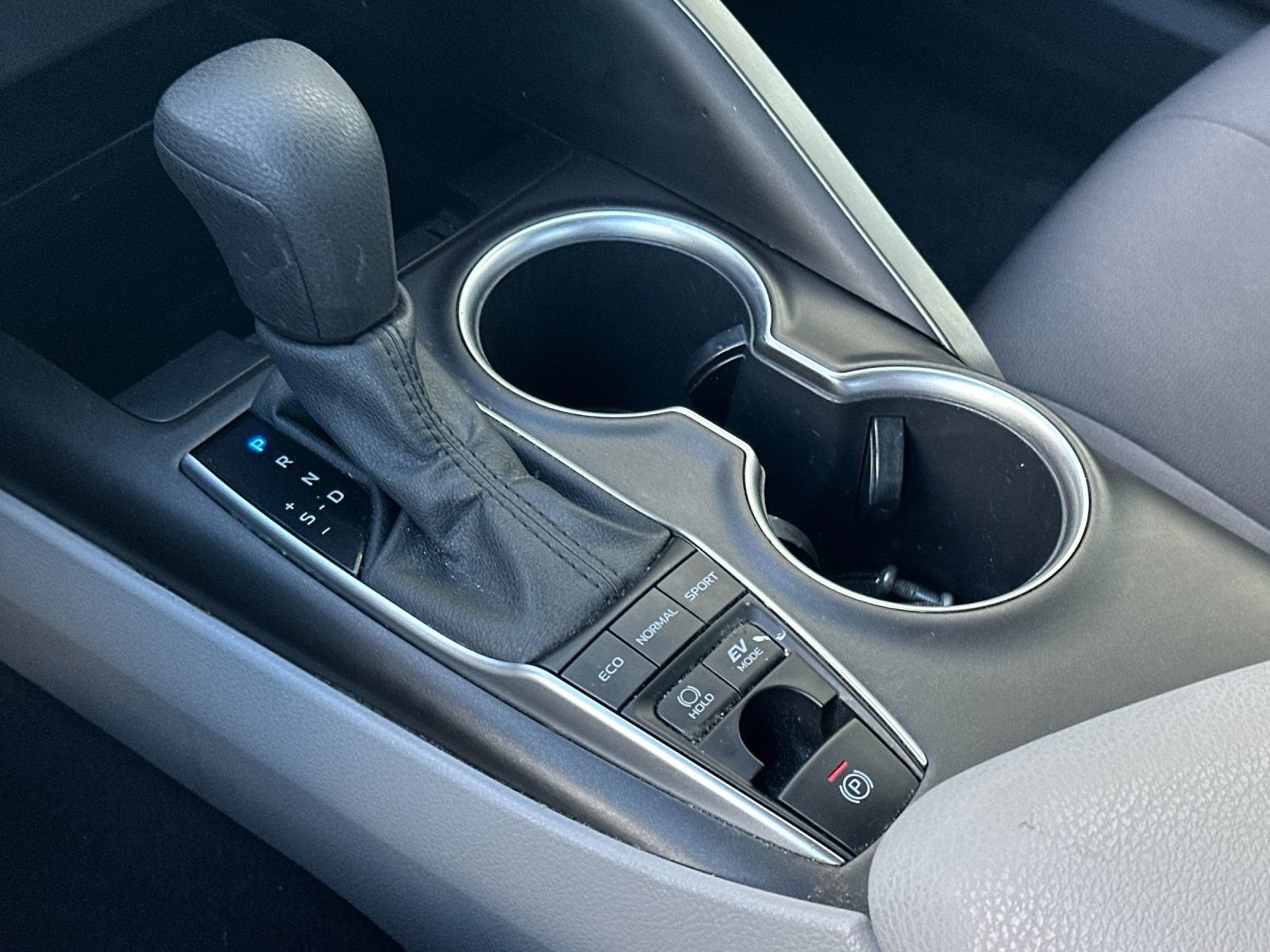 Used 2021 Aqua Toyota LE image 19