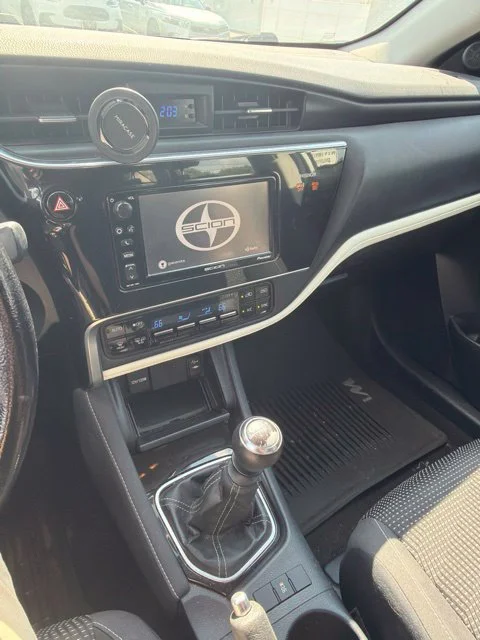 Used 2016 Blizzard Pearl Scion Base image 2