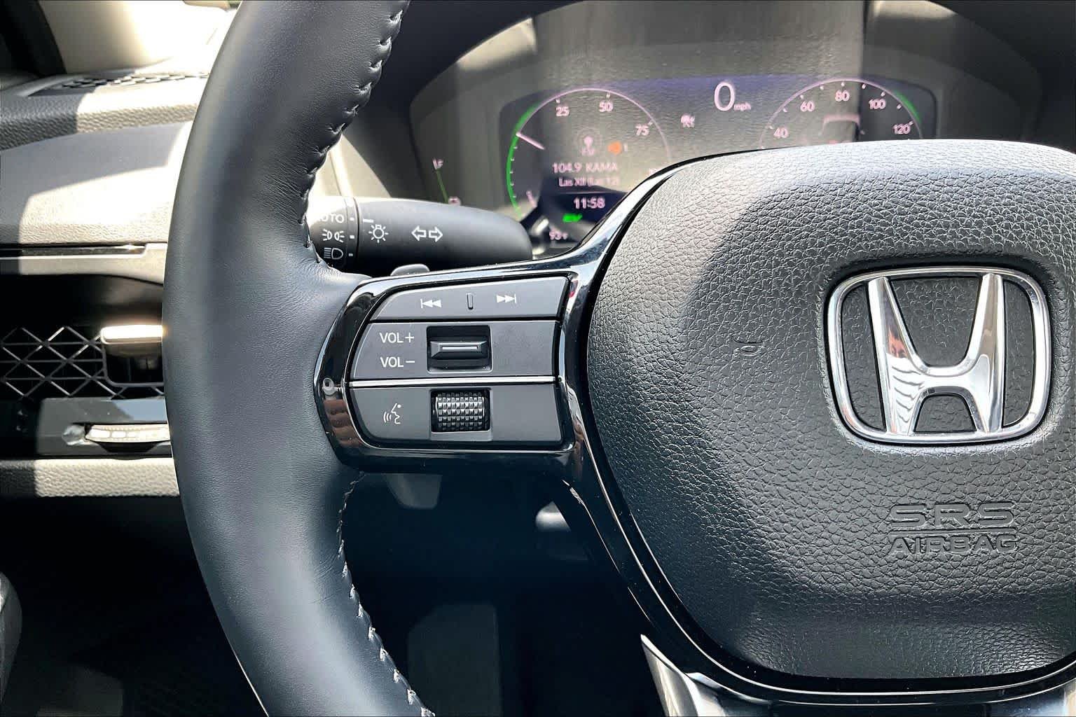 Used 2025 Urban Gray Pearl Honda Touring image 24