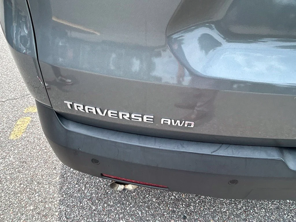 Used 2019 Gray Chevrolet 3LT image 3