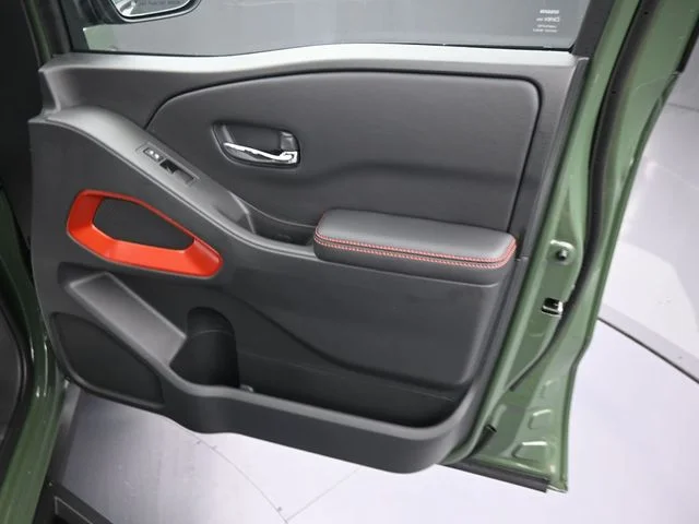 2025 Nissan Frontier PRO-X - Photo 11