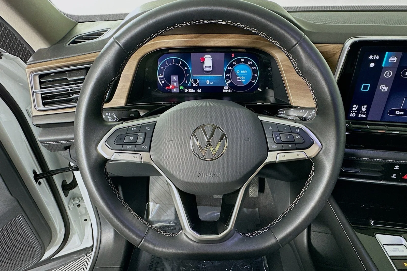 Used 2024 Pure White Volkswagen 2.0T SE w/Technology image 20