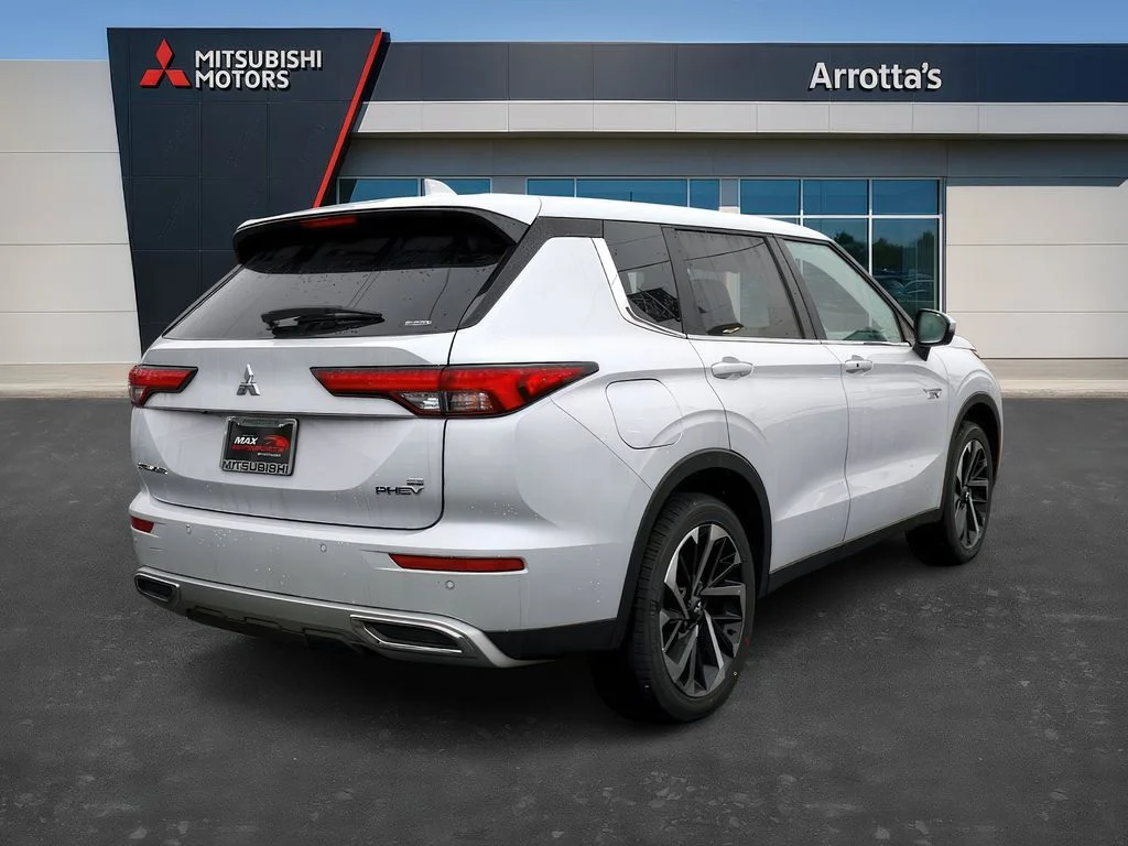 New 2025 White Diamond Mitsubishi SE image 7